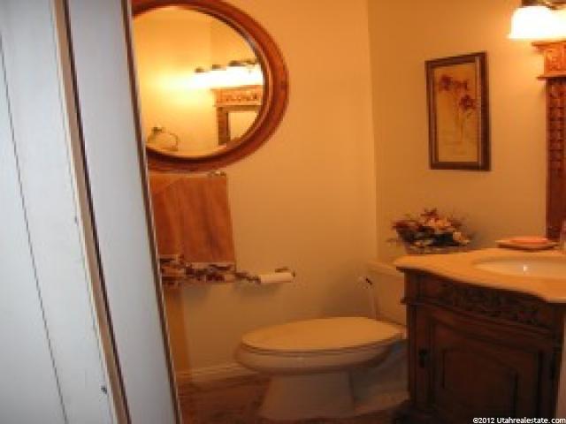 38 E Phillips St, Layton, UT 84041 — photo 6