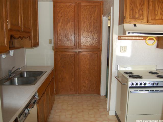 162 W 1800 N, Sunset, UT 84015 — photo 4