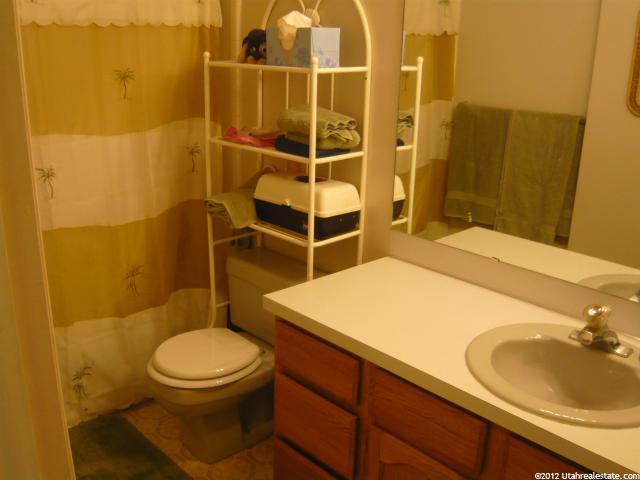 1884 E 2100 N, Layton, UT 84040 — photo 8