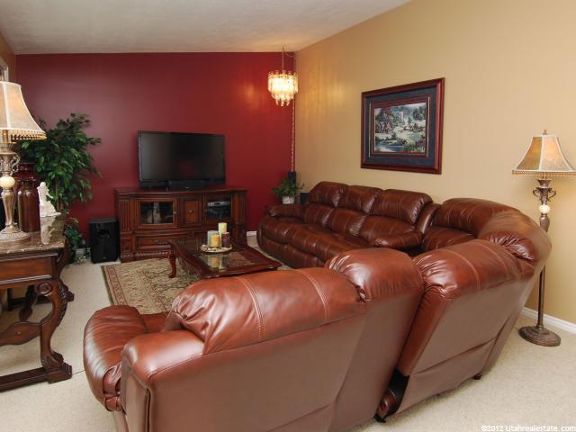 574 S 250 E, Kaysville, UT 84037 — photo 4