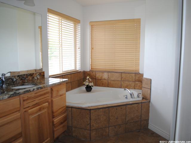 1339 N 3455 W, Clinton, UT 84015 — photo 4