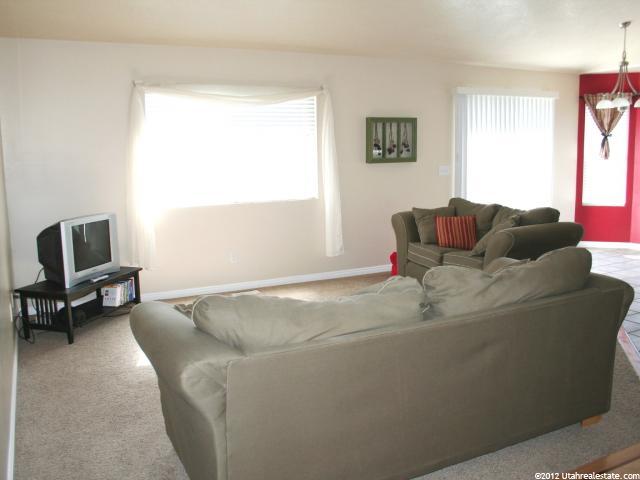 1386 N 2585 W, Clinton, UT 84015 — photo 3