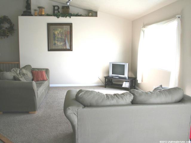 1386 N 2585 W, Clinton, UT 84015 — photo 4