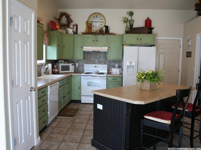 1386 N 2585 W, Clinton, UT 84015 — photo 6