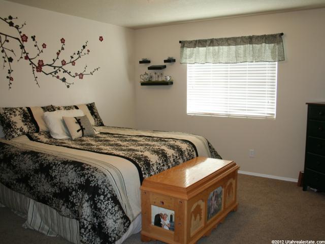 1386 N 2585 W, Clinton, UT 84015 — photo 8