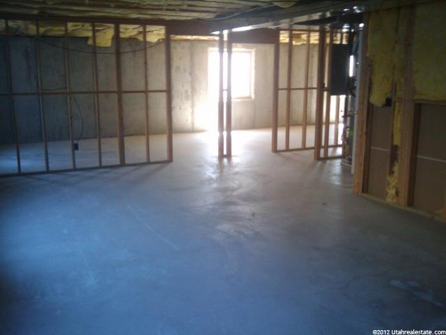 1376 N 2400 W, Clinton, UT 84015 — photo 5
