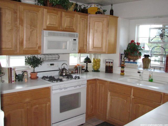 586 W 1300 N, West Bountiful, UT 84087 — photo 10