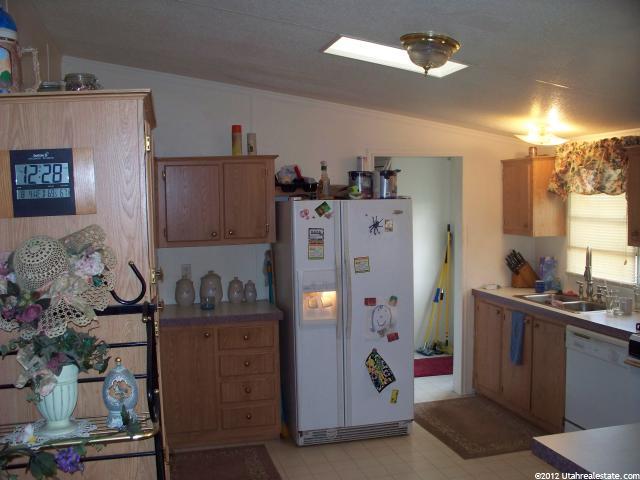 1554 S 1560 W, Vernal, UT 84078 — photo 2