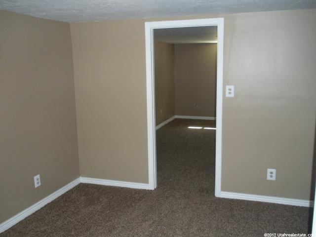 135 E North Lakeview Dr N, Clearfield, UT 84015 — photo 4