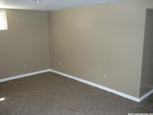 135 E North Lakeview Dr N, Clearfield, UT 84015 — photo 5