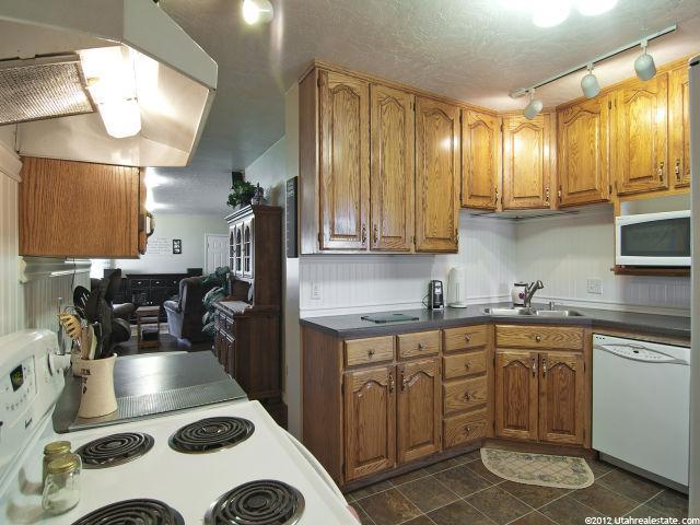 635 E 400 N, Centerville, UT 84014 — photo 6
