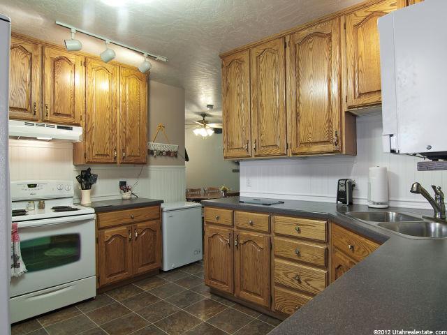 635 E 400 N, Centerville, UT 84014 — photo 7