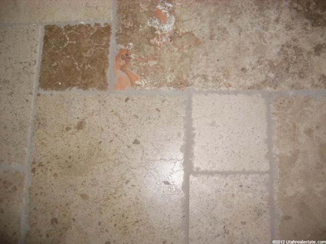 185 E Lakeview Dr, Clearfield, UT 84015 — photo 3