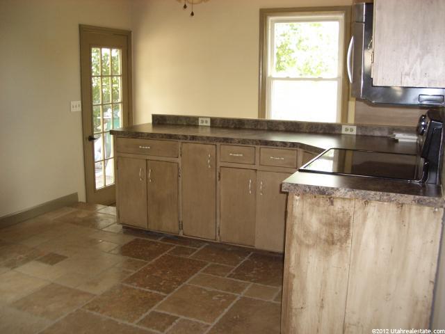 185 E Lakeview Dr, Clearfield, UT 84015 — photo 4