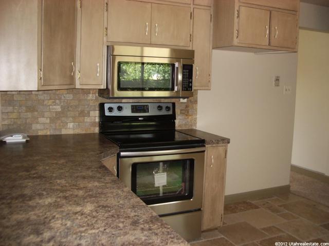 185 E Lakeview Dr, Clearfield, UT 84015 — photo 5