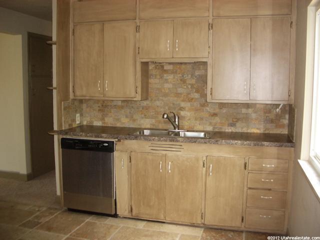 185 E Lakeview Dr, Clearfield, UT 84015 — photo 6