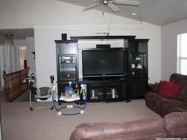 852 W 25 N, Clearfield, UT 84015 — photo 2