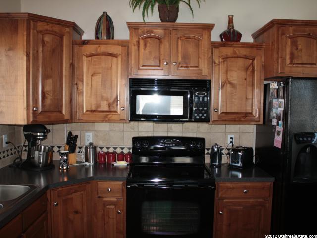 852 W 25 N, Clearfield, UT 84015 — photo 10