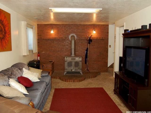 5670 S 3925 W, Roy, UT 84067 — photo 9