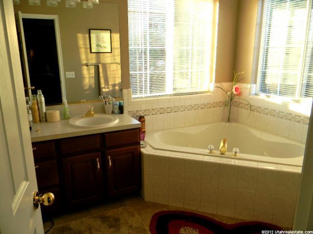 3584 N Lakeview Dr, North Ogden, UT 84414 — photo 10
