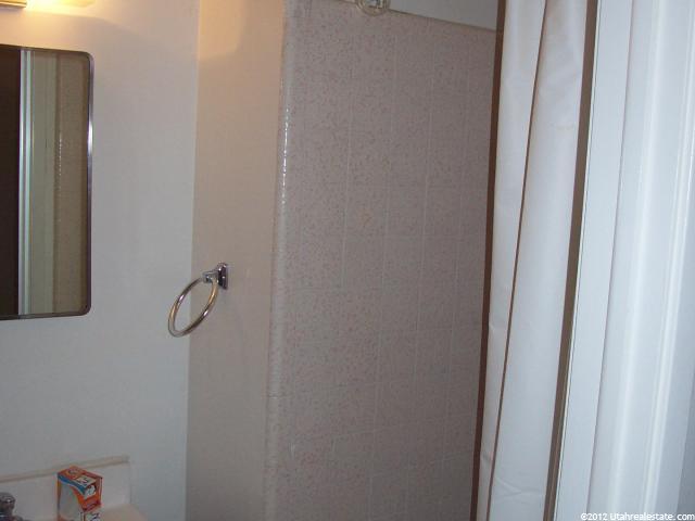 1618 W Camelot Dr, Layton, UT 84041 — photo 2