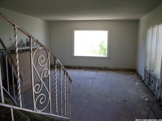 571 S Main St E, Layton, UT 84041 — photo 2
