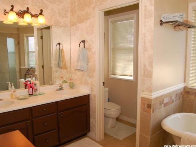 10154 S 2460 E, Sandy, UT 84092 — photo 8