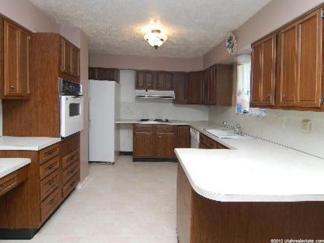 5003 S 2575 W, Roy, UT 84067 — photo 7