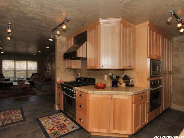 5010 Marilyn Dr, Holladay, UT 84117 — photo 2