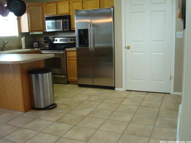 1669 N 2475 W, Clinton, UT 84015 — photo 4