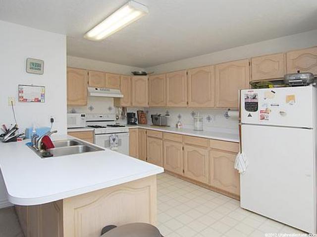 142 E Carrington Ln N, Centerville, UT 84014 — photo 4