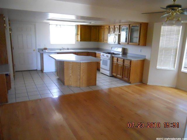 870 W 200 S, Clearfield, UT 84015 — photo 2