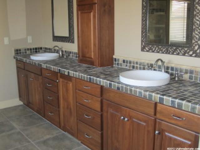 631 S 450 E, Hyde Park, UT 84318 — photo 8