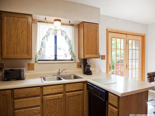 624 E Fairoaks Way, Sandy, UT 84070 — photo 2