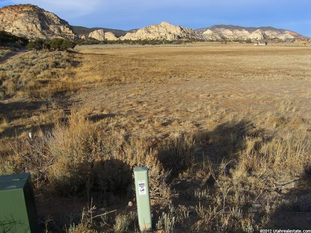 1000 S Donkey Flats Rd E, Teasdale, UT 84773 — photo 2