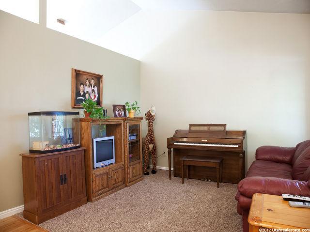 1104 E Castle Dale Cir, Sandy, UT 84094 — photo 2