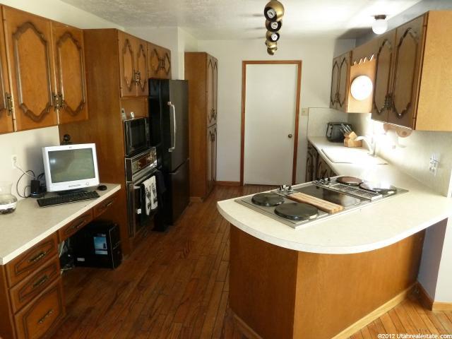 160 W 1000 N, Bountiful, UT 84010 — photo 3