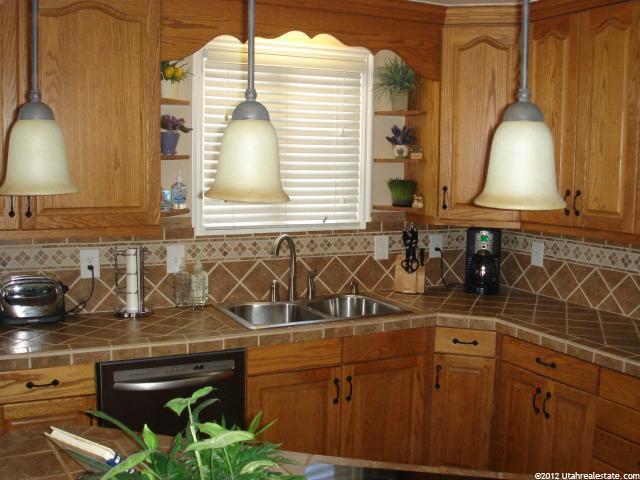 11260 S Cedarview Cir, Sandy, UT 84094 — photo 2