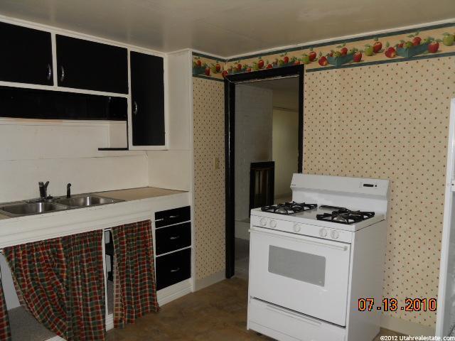 586 W 300 N, Clearfield, UT 84015 — photo 9