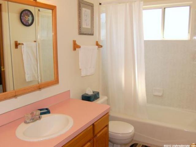 1115 N 200 W, Layton, UT 84041 — photo 9